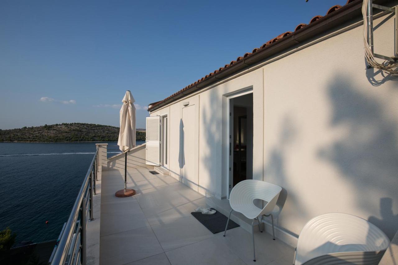 Vila Visnjic Grebastica Exterior photo