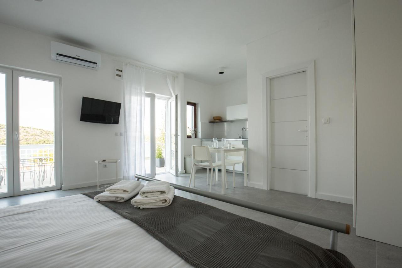 Vila Visnjic Grebastica Exterior photo